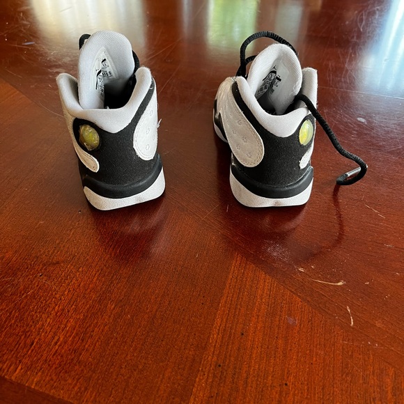 Kids 7C Jordans - Picture 4 of 5